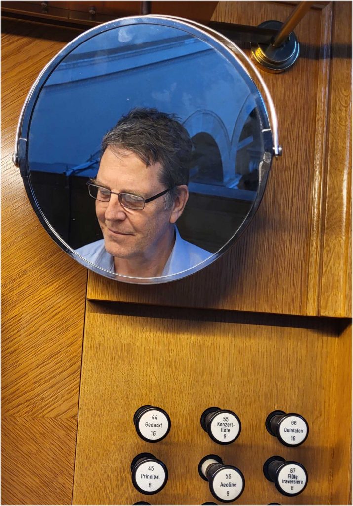Uwe Maibaum an der Orgel der Friedenskirche Potsdam